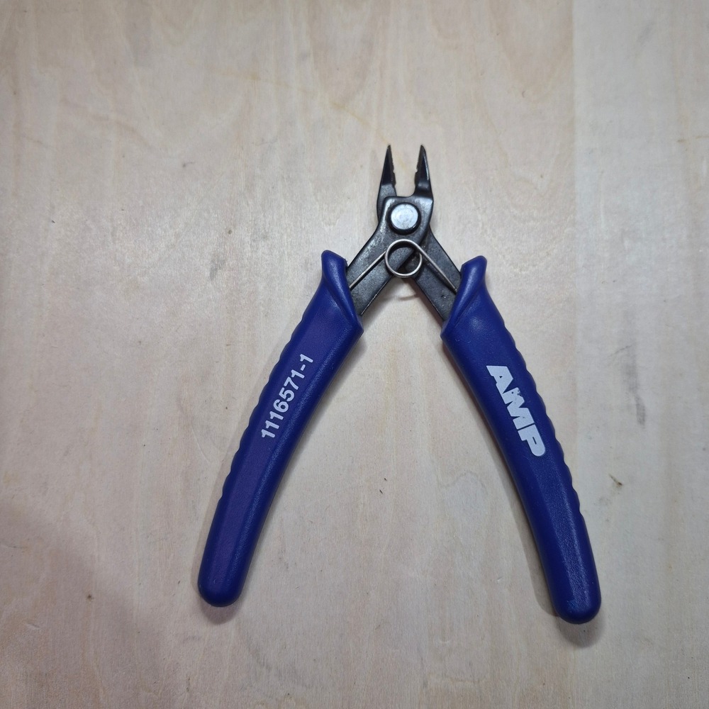 AMP 1116571-1 Modular Plug Wire Nippers Blue Handle Diagonal Cutters Taiwan